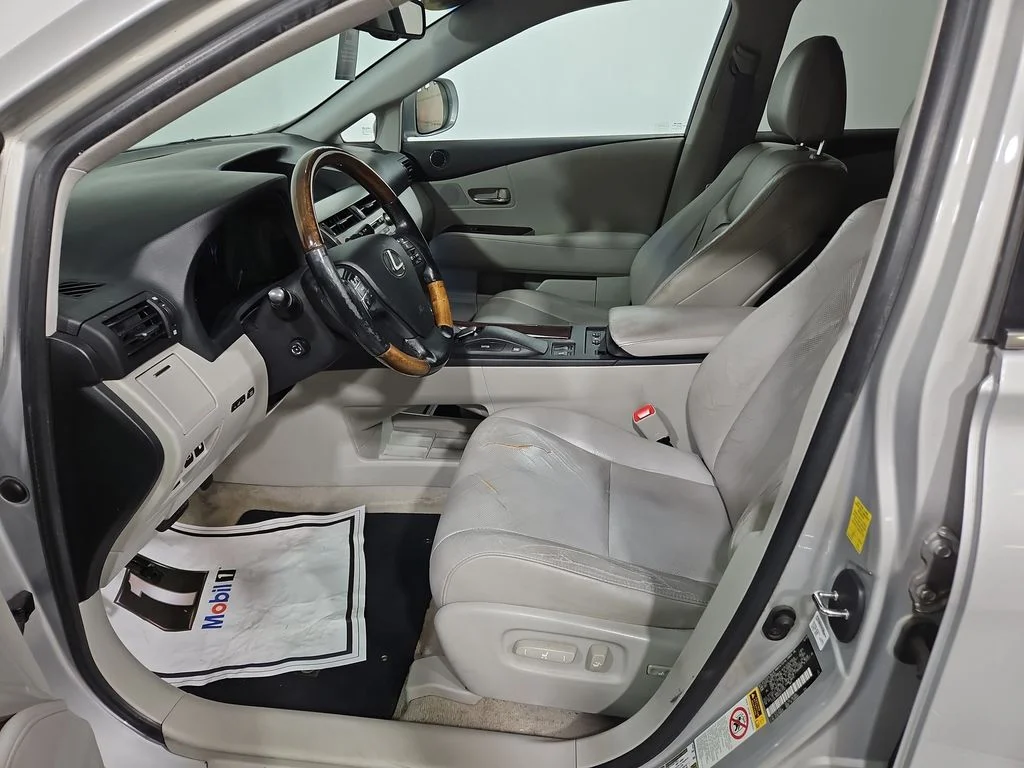Used 2010  Lexus 350 image 9