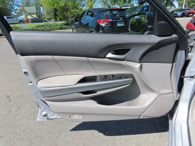 Used 2008 Alabaster Silver Metallic Honda  image 13