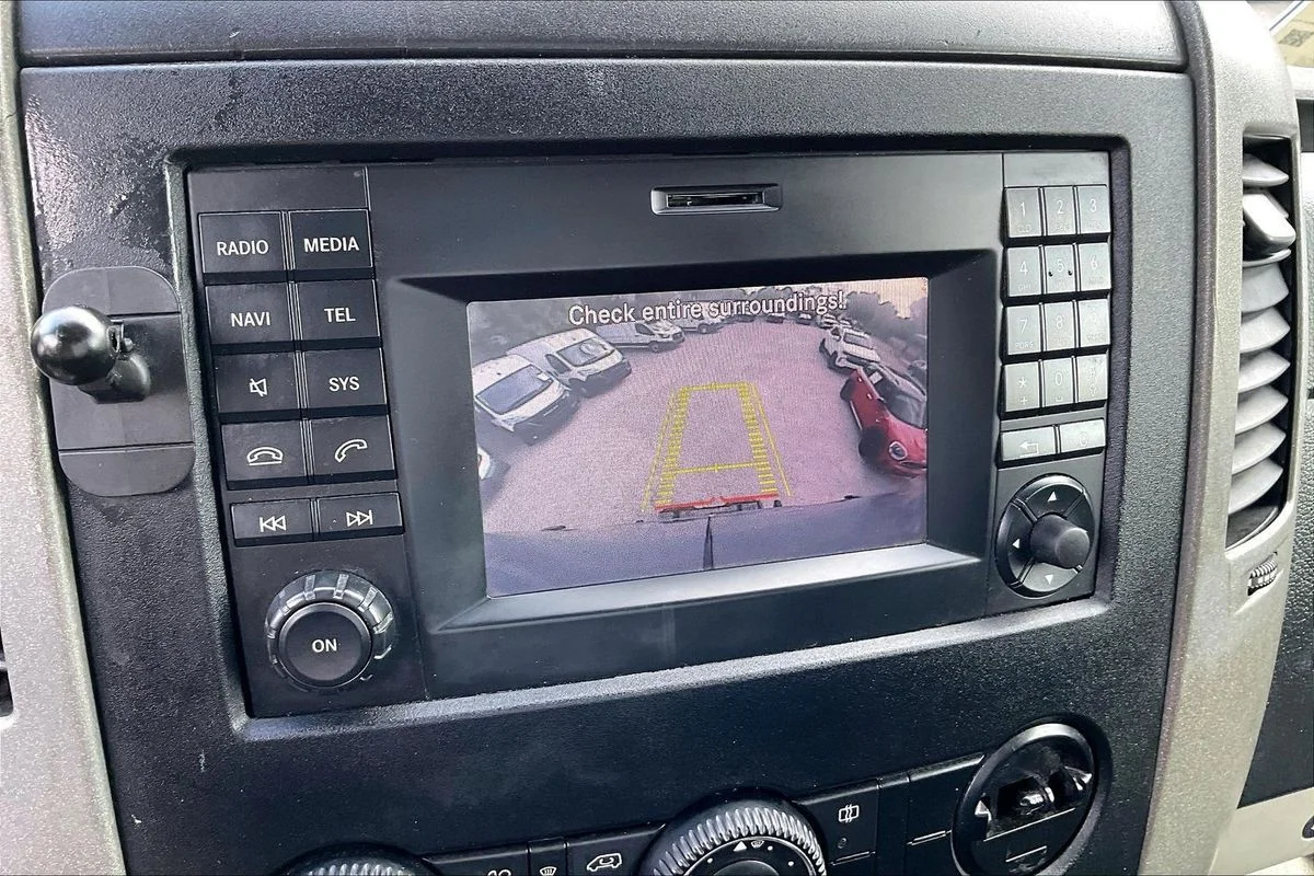 Used 2018  Mercedes-Benz Standard Roof V6 image 11