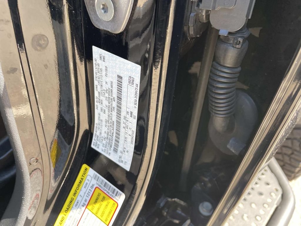 Used 2022 Black Ford Wildtrak image 18