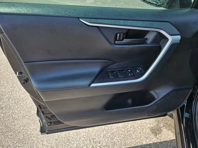 Used 2020 Black Toyota LE image 10