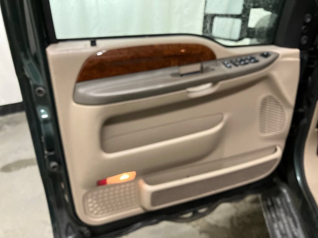 Used 2003  Ford Lariat image 7