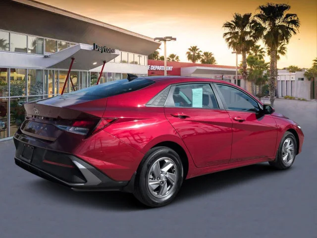 Used 2025 Red Hyundai SE image 3