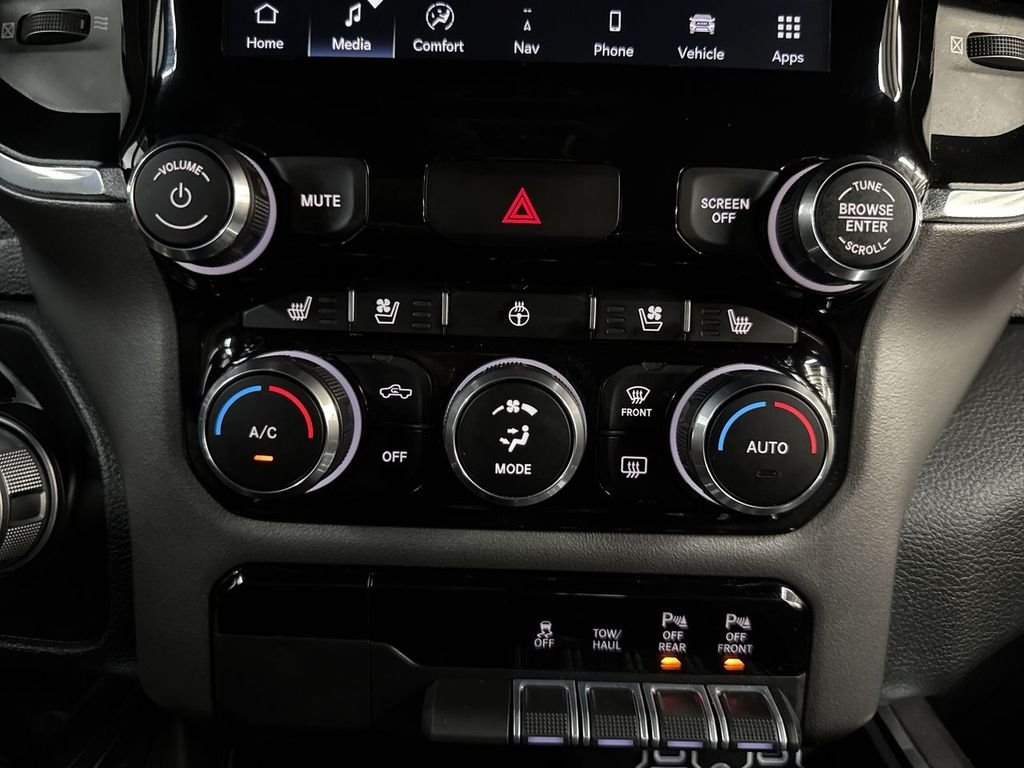 Used 2022 Diamond Black Ram Laramie image 27