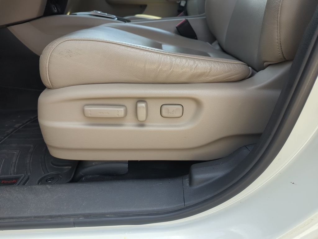 Used 2017  Honda Touring image 13