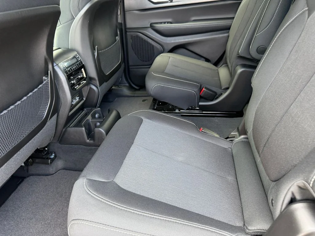 New 2026 Velvet Red Pearlcoat Jeep Laredo image 25