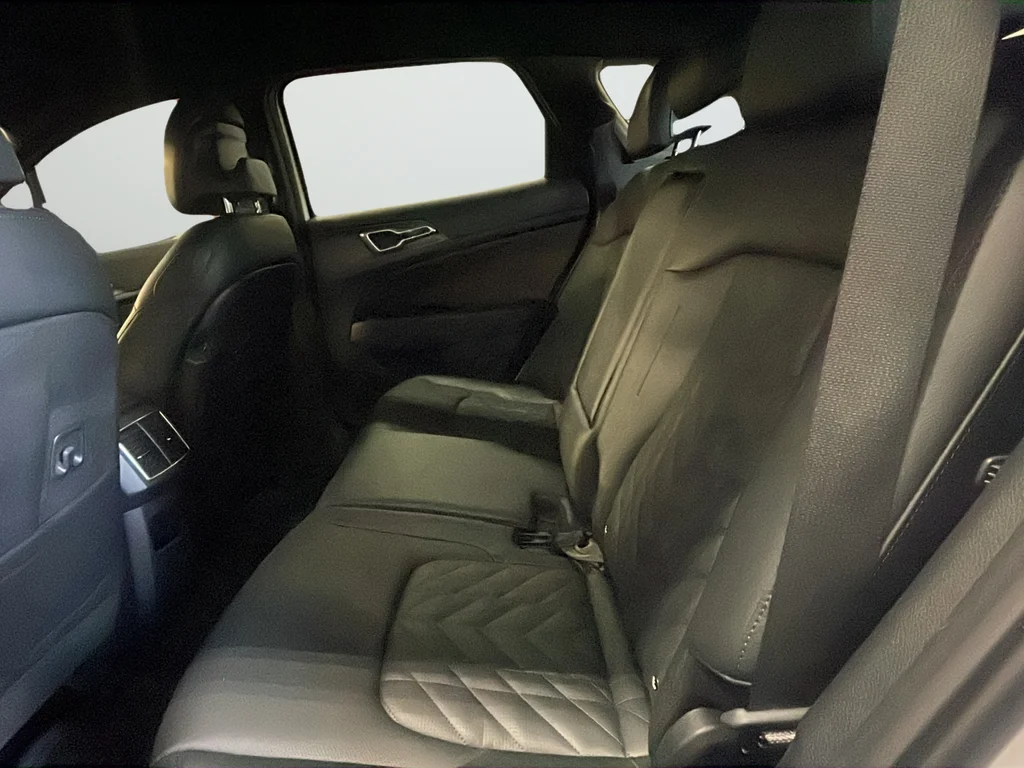 Used 2023 White Kia X-Line image 27