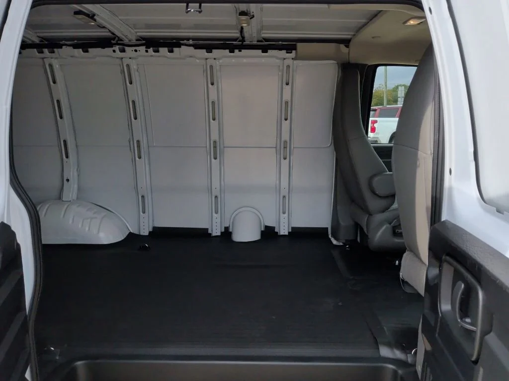 2025 Chevrolet Express Cargo Work Van - Photo 29