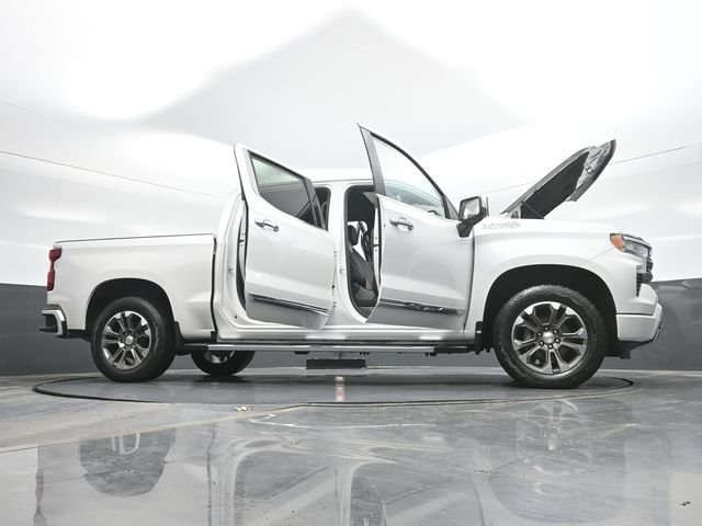 Used 2024 Beige Chevrolet High Country image 31