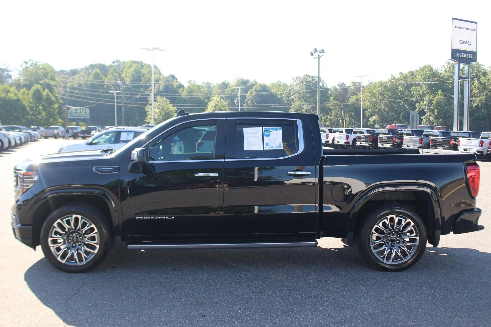 Used 2024 Onyx Black GMC Denali Ultimate image 4