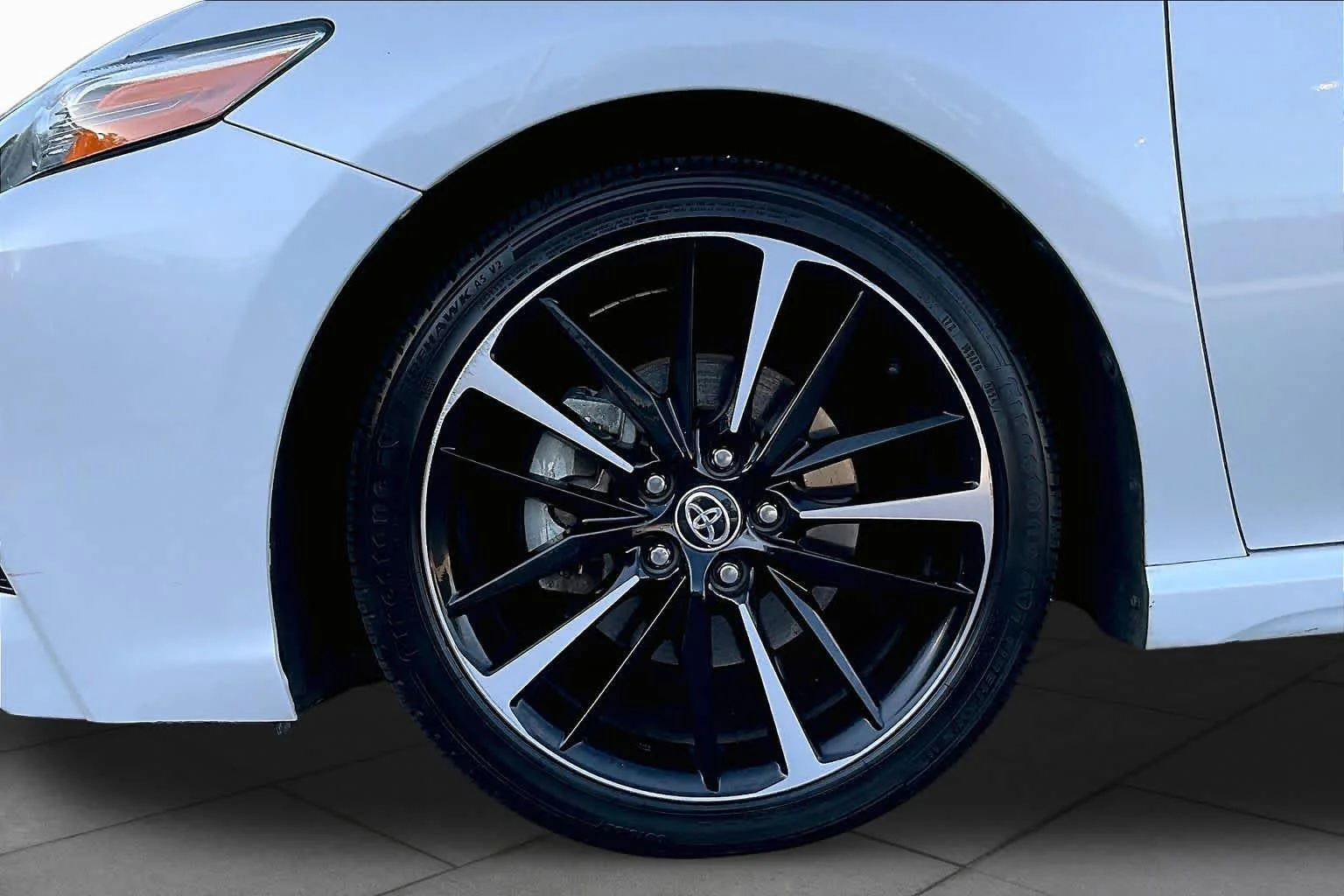Used 2020 Wind Chill Pearl/Midnight Black Metallic Toyota XSE image 11