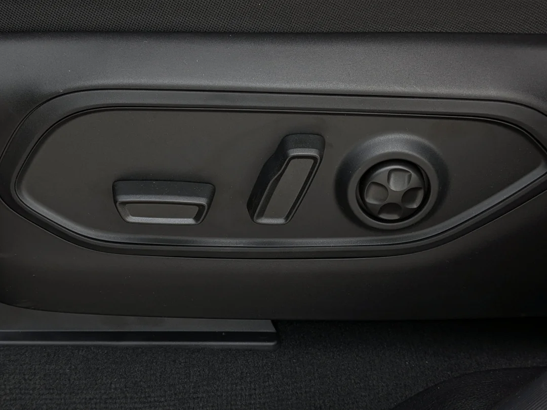 New 2025 Black Jeep Limited - - 4x4 - Luxury Tech II - Black App Pkge - Panoramic Sunroof & More! image 15
