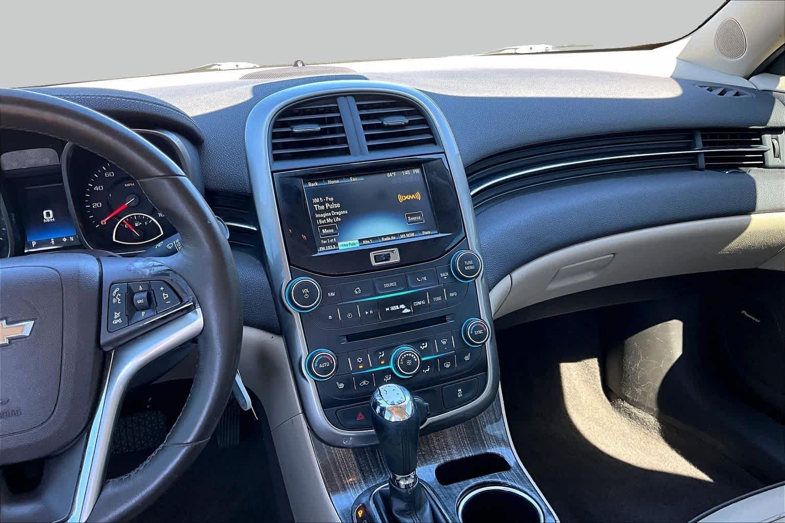 Used 2015 Iridescent Pearl Tricoat Chevrolet LT image 7