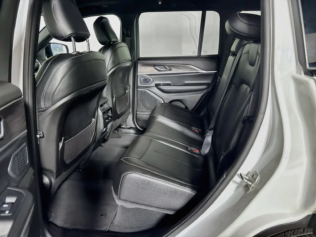 Used 2024 White Jeep 4xe image 21