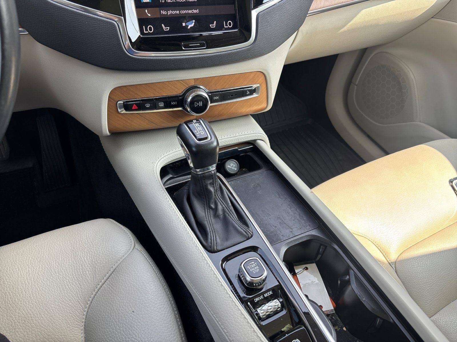 Used 2021 Crystal White Metallic Volvo Momentum image 27
