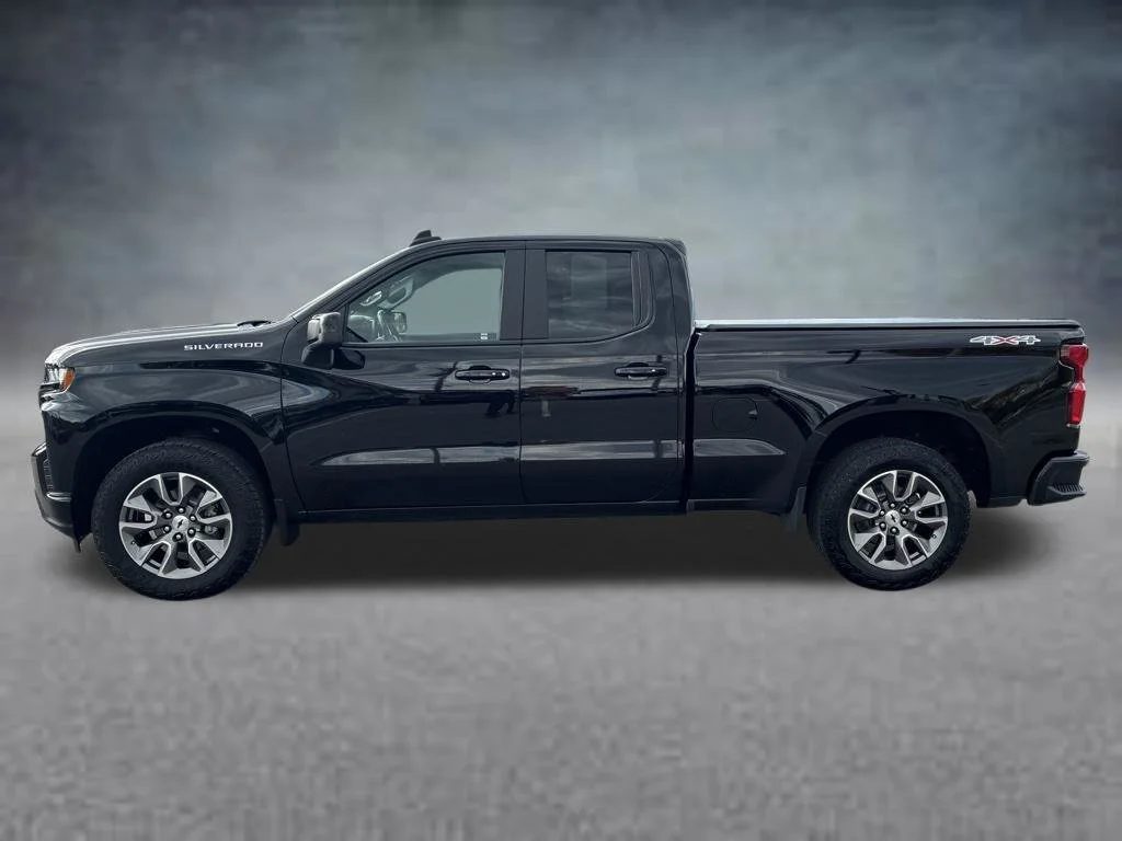 Used 2019 BLACK Chevrolet RST image 2
