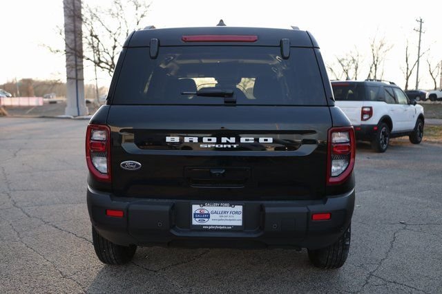 New 2025 Shadow Black Ford Outer Banks® image 5