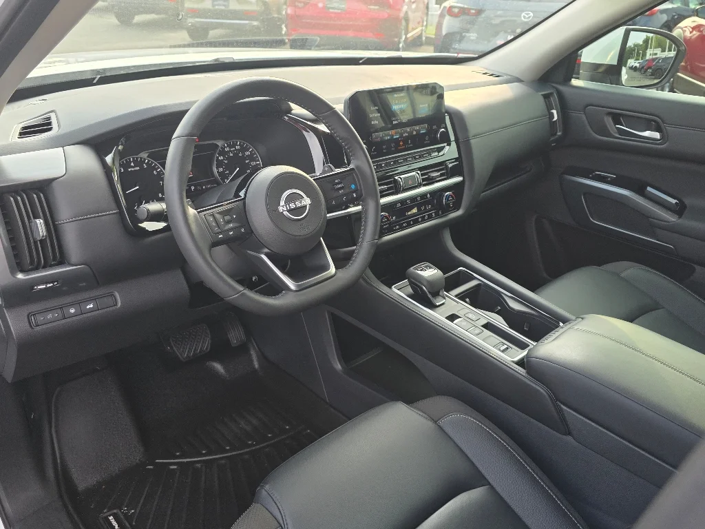 Used 2025 White Nissan SL image 31