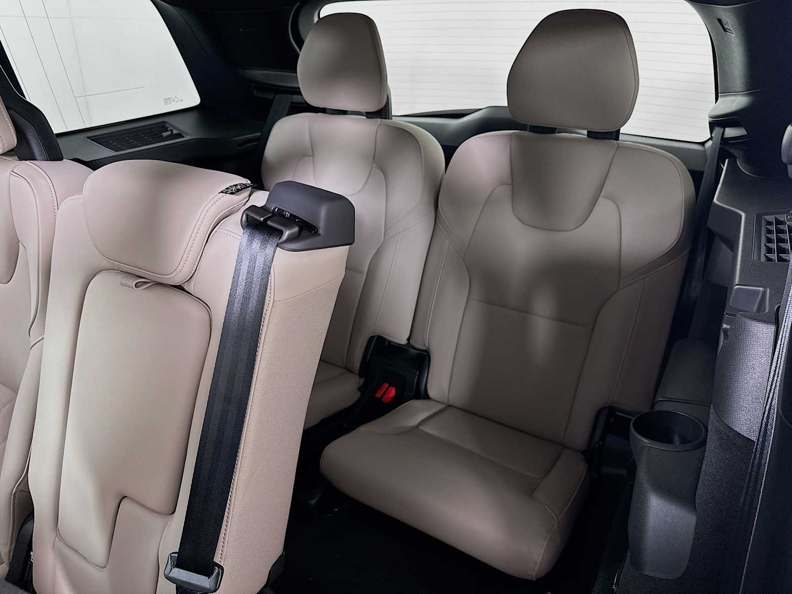 New 2026 Vapour Grey Volvo Plus image 25