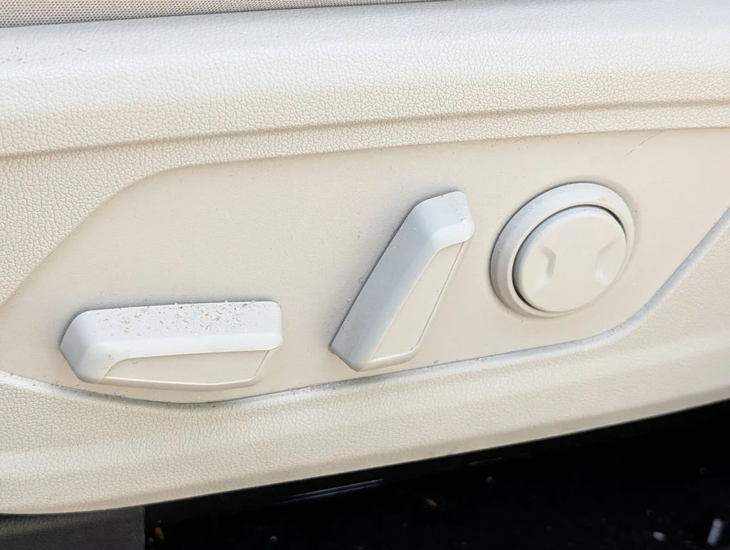 Used 2023 White Kia EX image 9