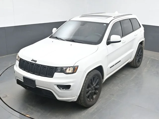 Used 2019 Bright White Clearcoat Jeep Altitude image 15