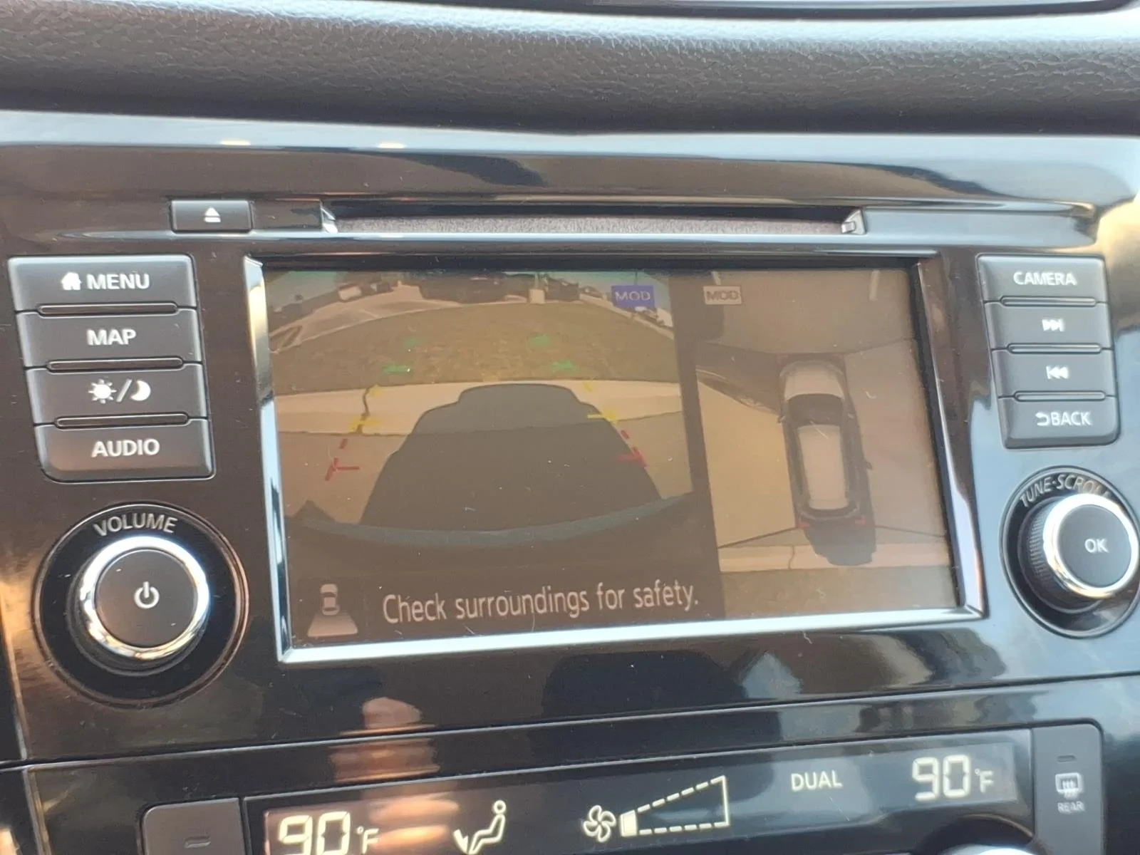 Used 2018 Black Nissan AWD SV image 10