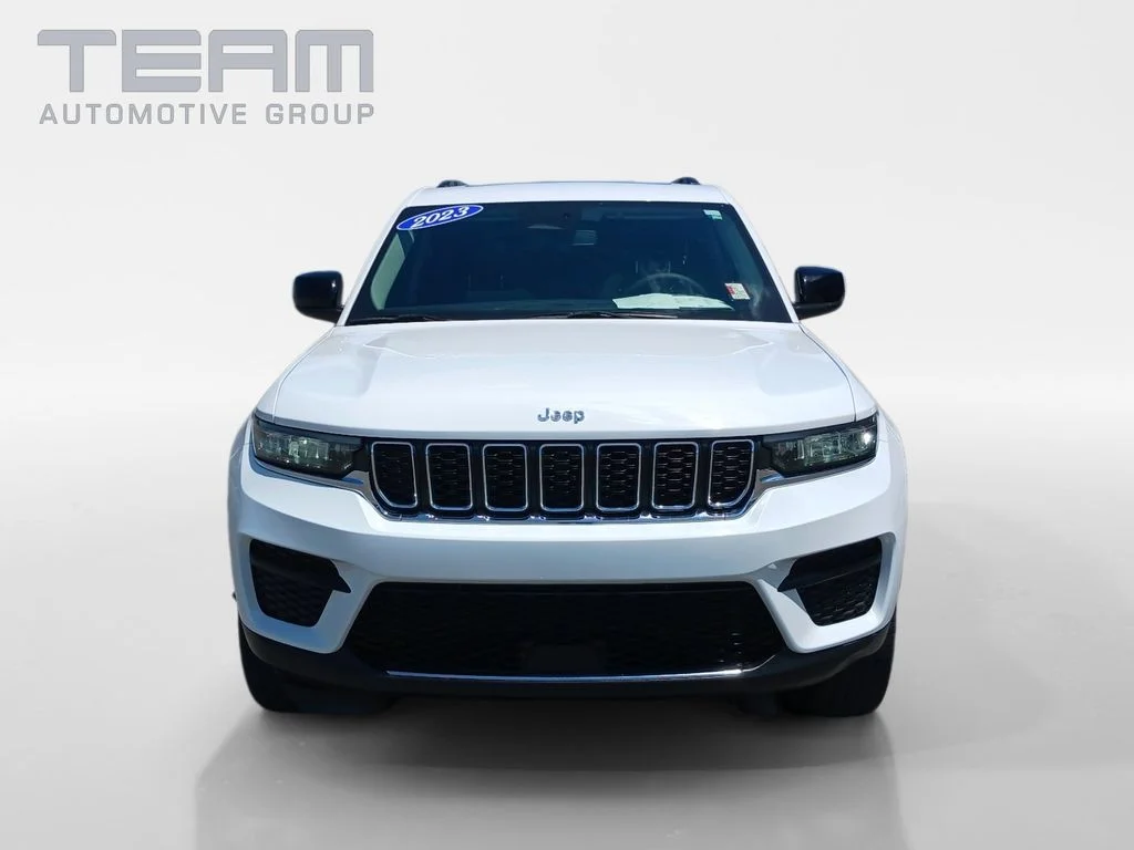 Used 2023 White Jeep Laredo image 2