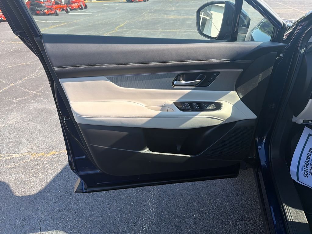 Used 2025 Blue Nissan SL image 12