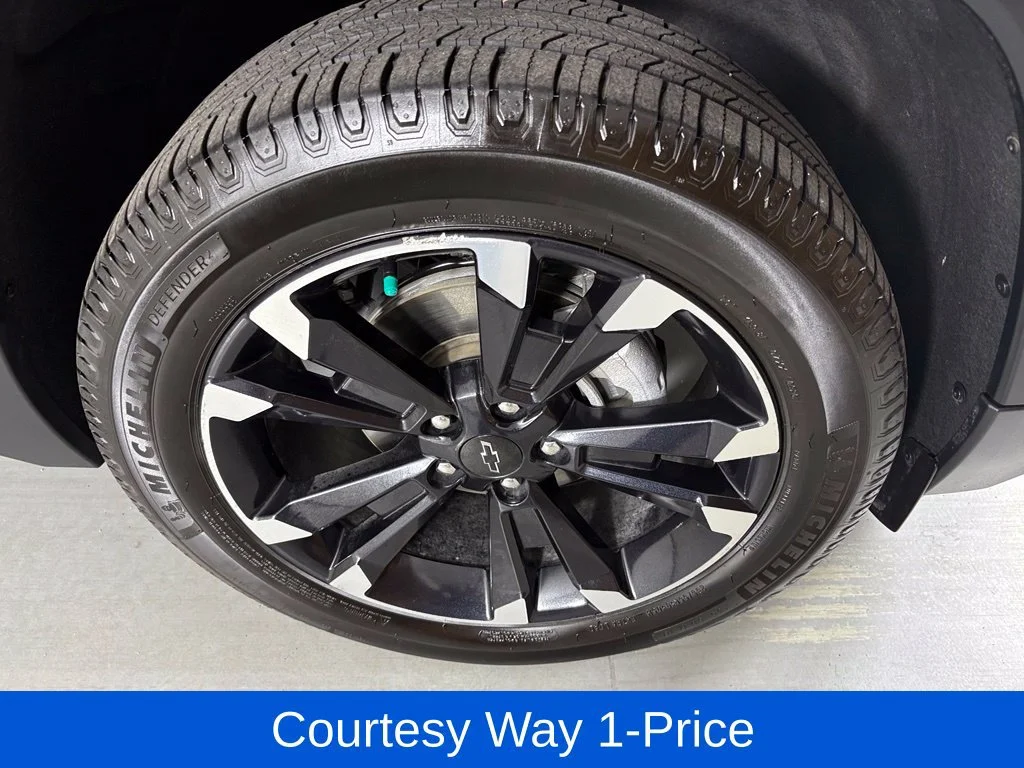 Used 2025 Mosaic Black Metallic Chevrolet RS image 13
