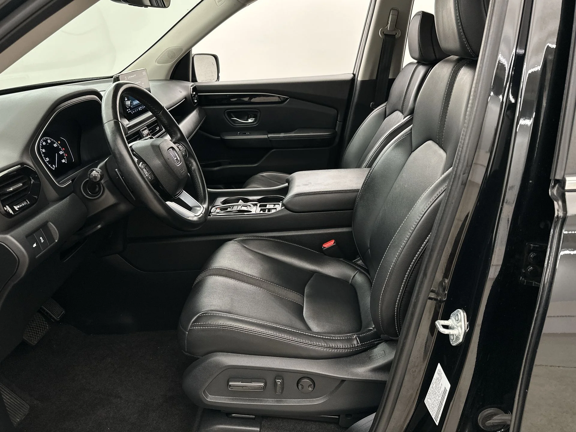 Used 2023 Black Honda EX-L image 9