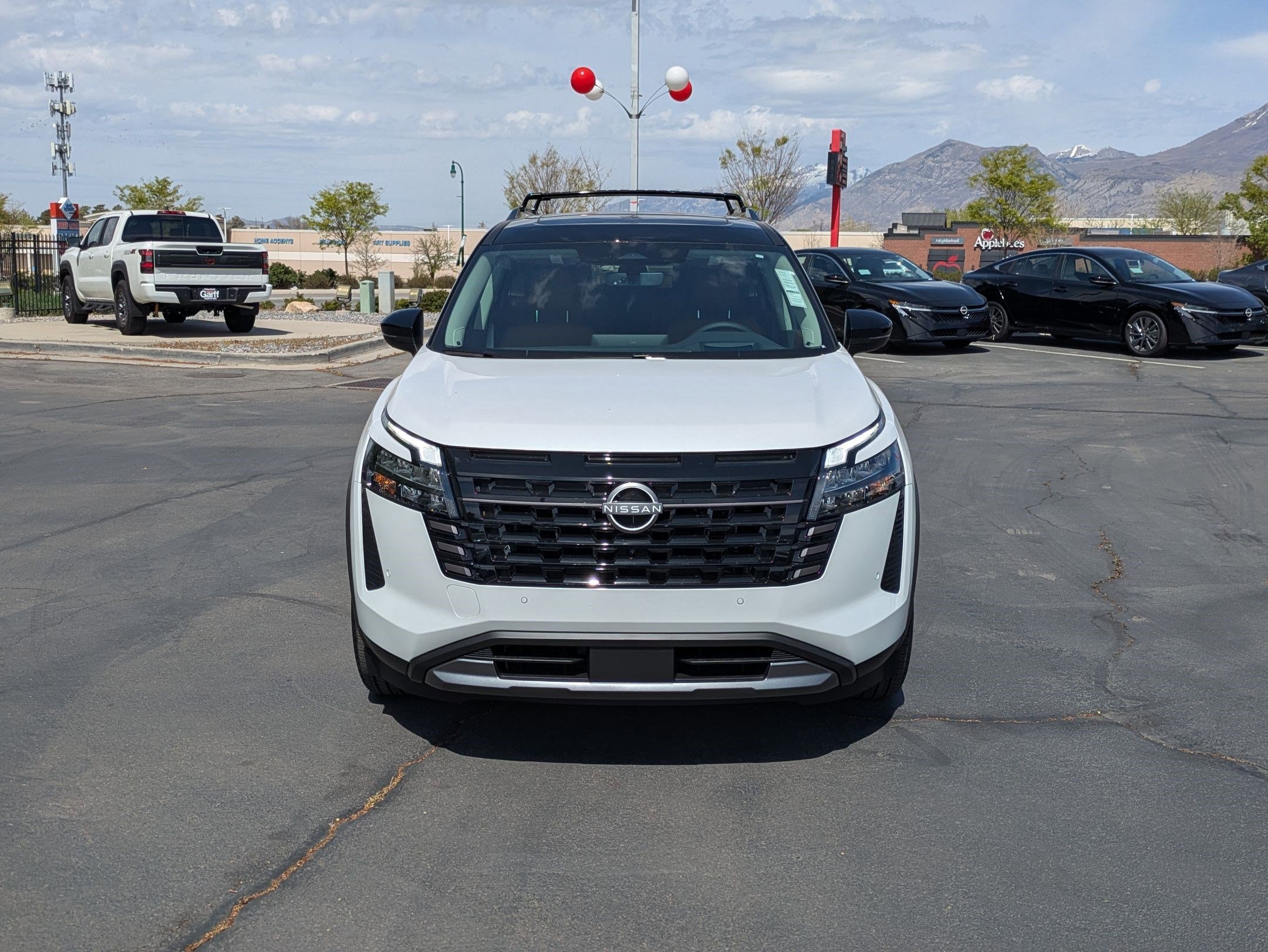 New 2026 Everest White Pearl Tricoat/Super Black Nissan Platinum image 9