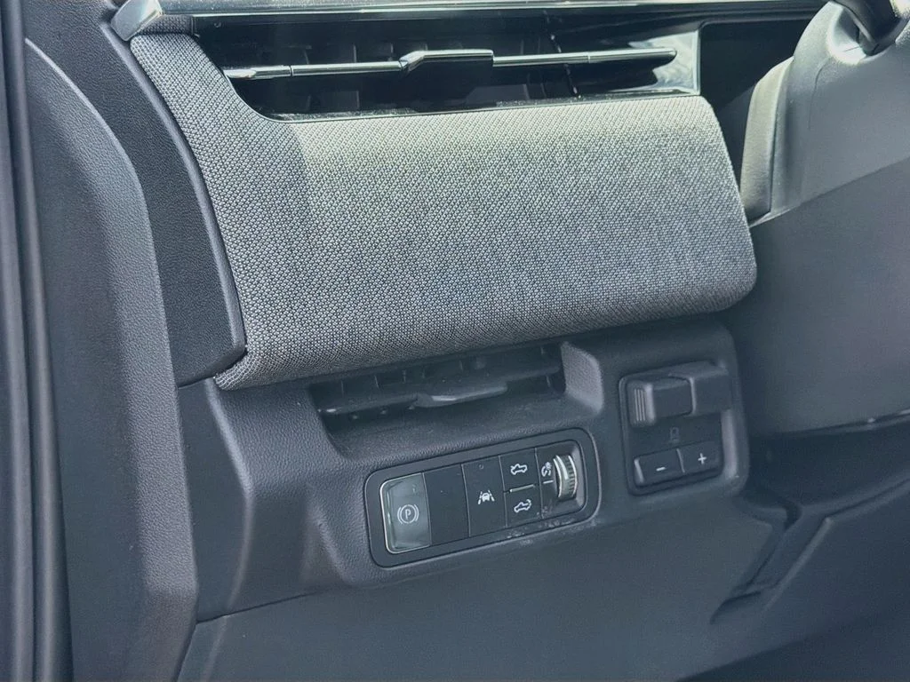 Used 2026 Ocean GMC Elevation image 10