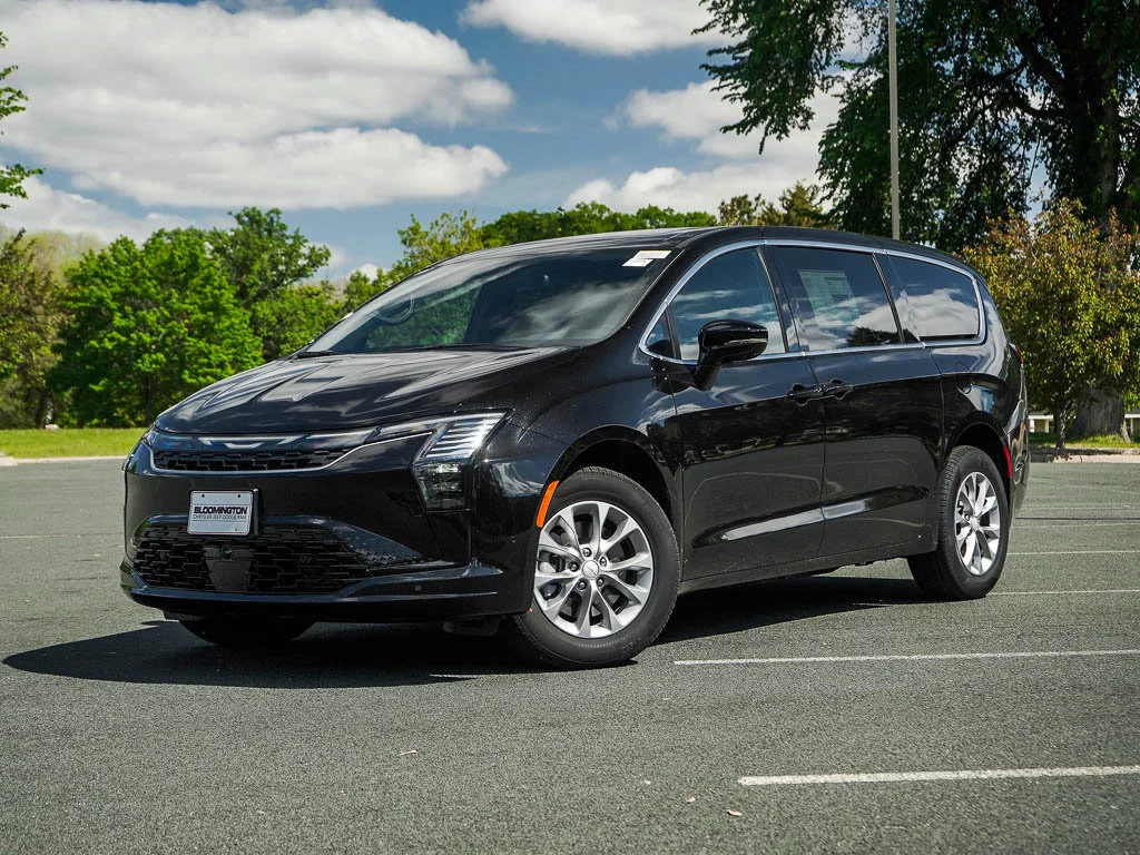 2027 Chrysler Pacifica Select AWD's photo