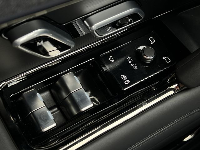 New 2026 Fuji White Land Rover Dynamic SE image 21
