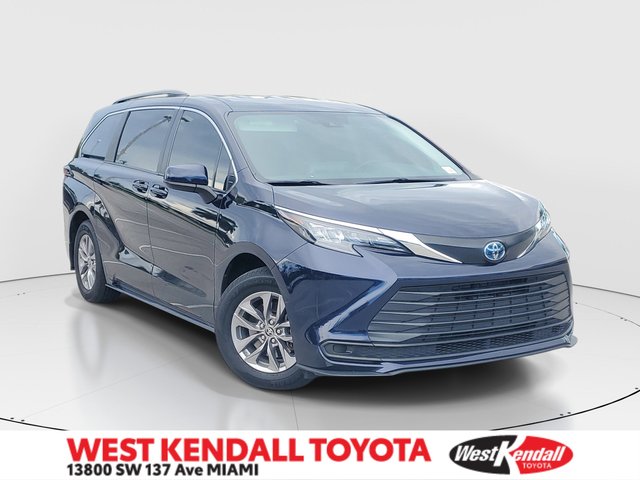 2024 Toyota Sienna LE