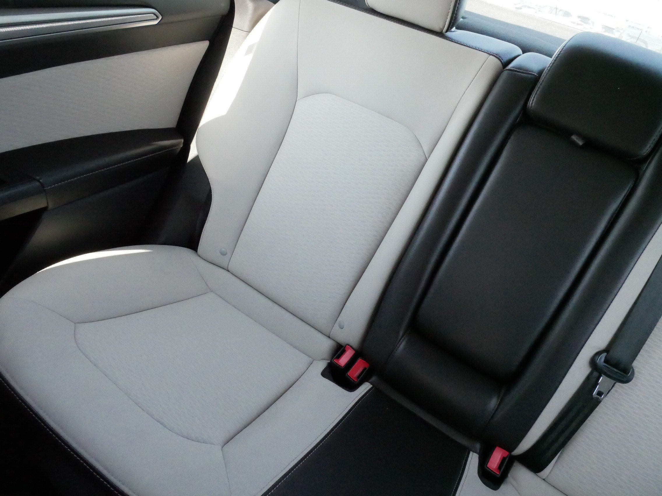 Used 2020 Magnetic Metallic Ford SE image 12