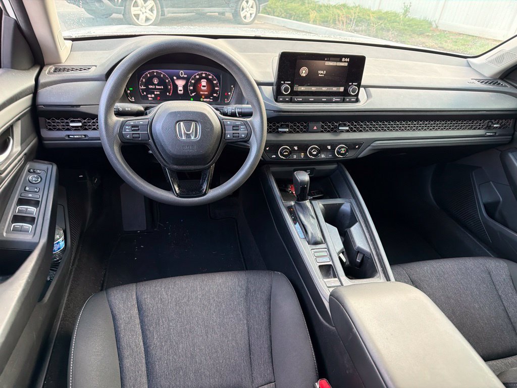 Used 2024 Platinum White Pearl Honda EX image 17