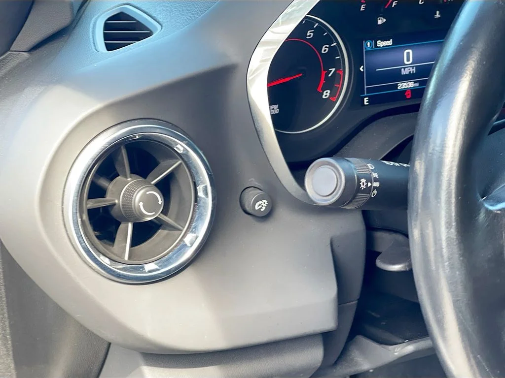 Used 2023 White Chevrolet 1LT image 10