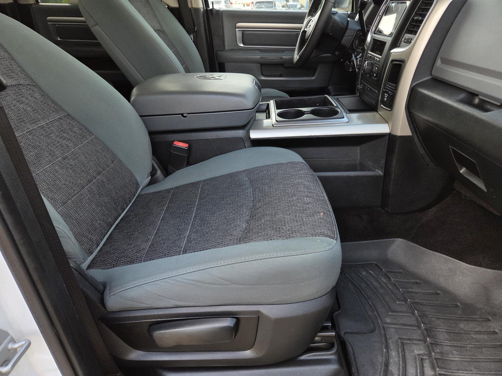 Used 2015 Bright White Clearcoat Ram SLT image 36