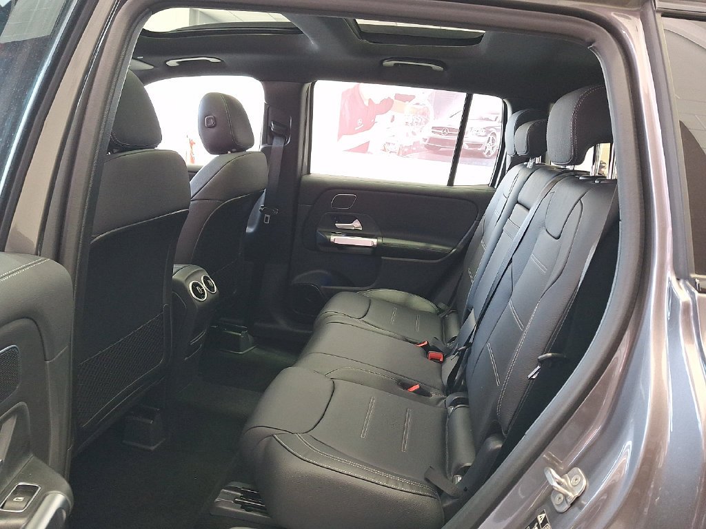 New 2026 Mountain Grey Metallic Mercedes-Benz GLB 35 AMG® image 38