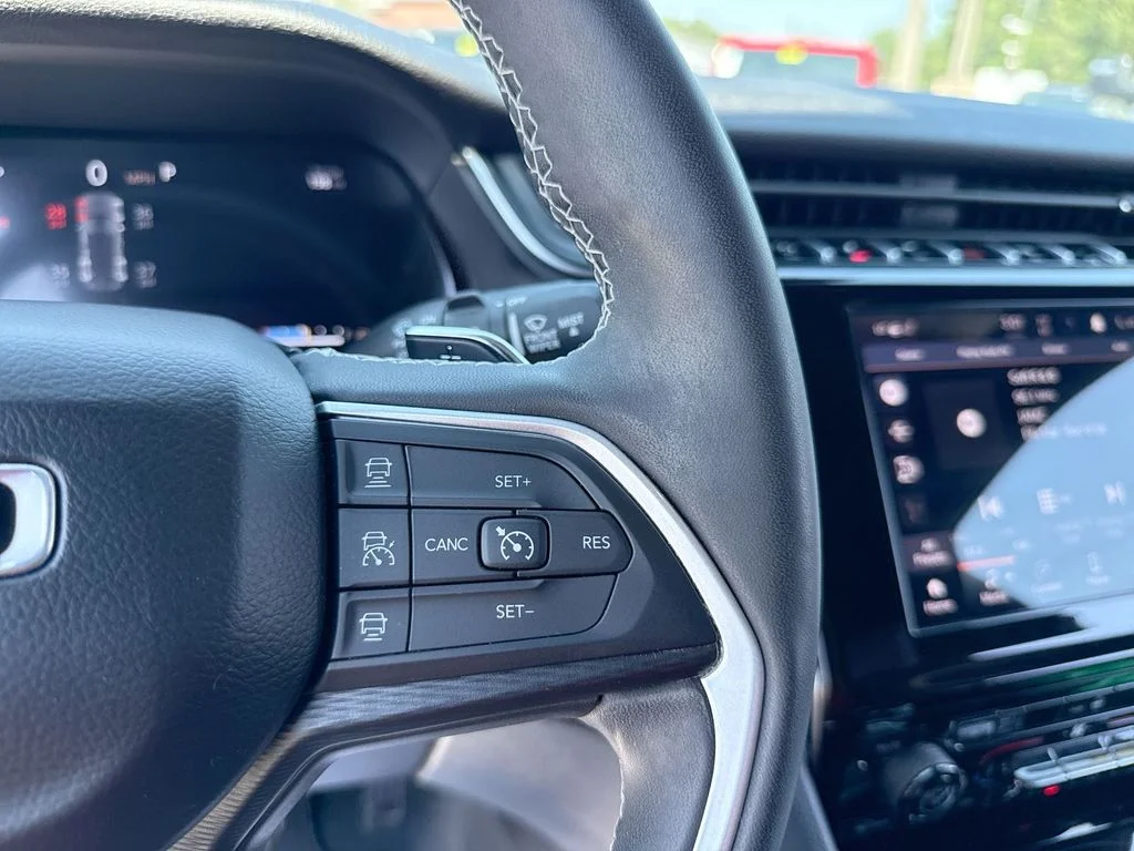 Used 2023 Diamond Black Jeep Altitude X image 17