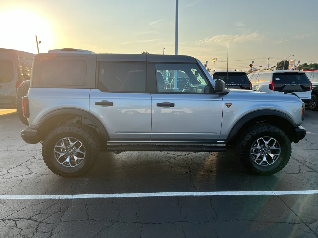Used 2023 Iconic Silver Metallic Ford Badlands image 4