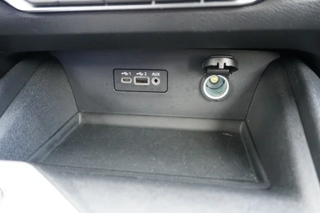 Used 2025 WHITE Nissan SV image 30