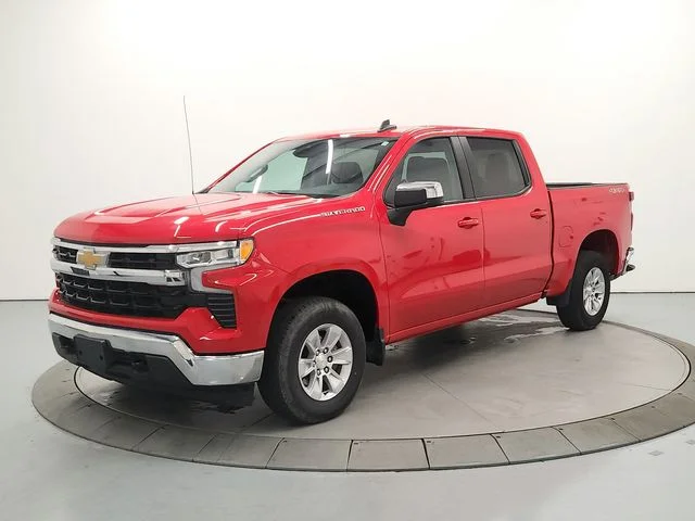 Used 2025 Red Chevrolet LT image 3