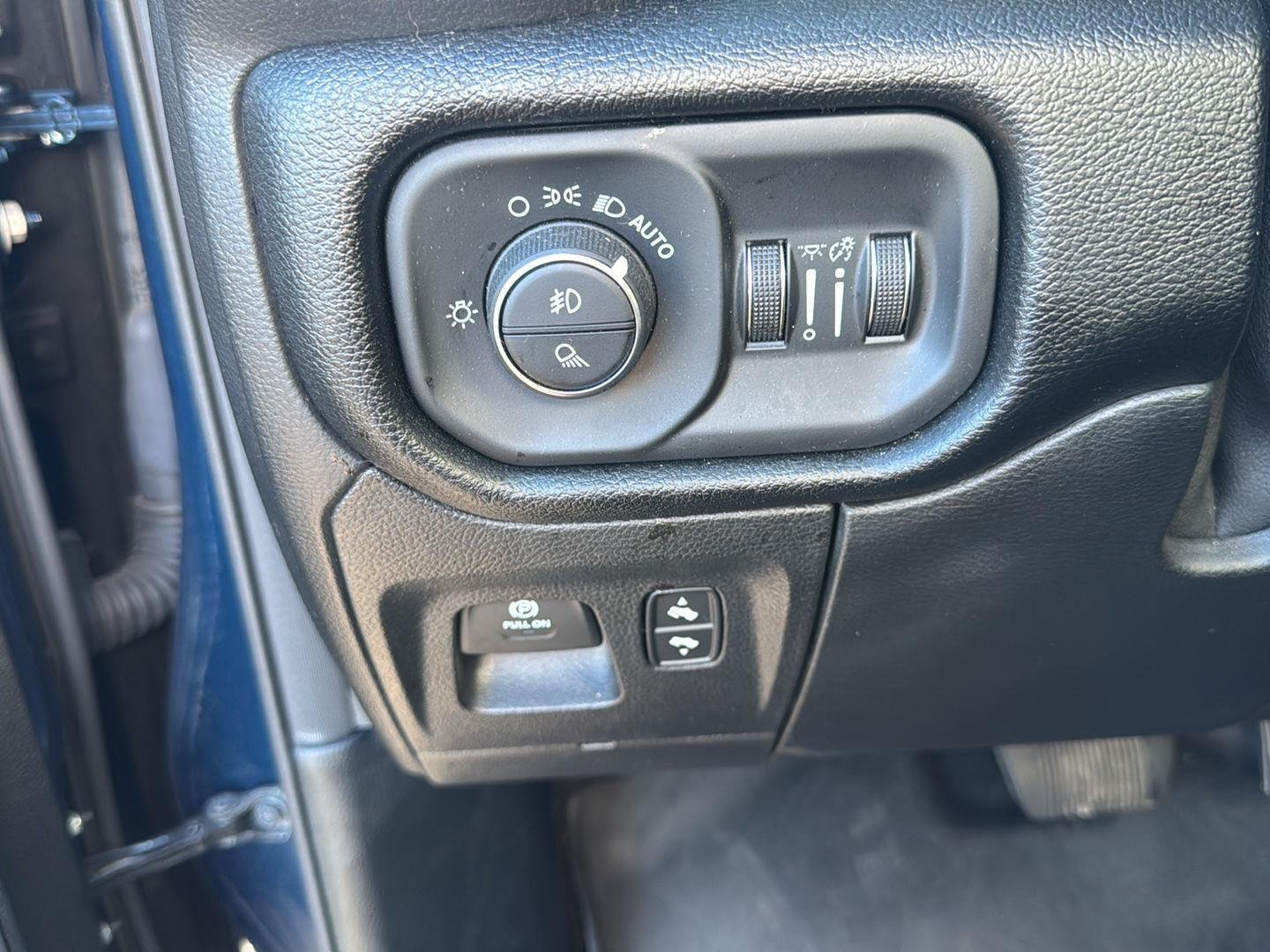 Used 2021 Patriot Blue Pearlcoat Ram Laramie image 14