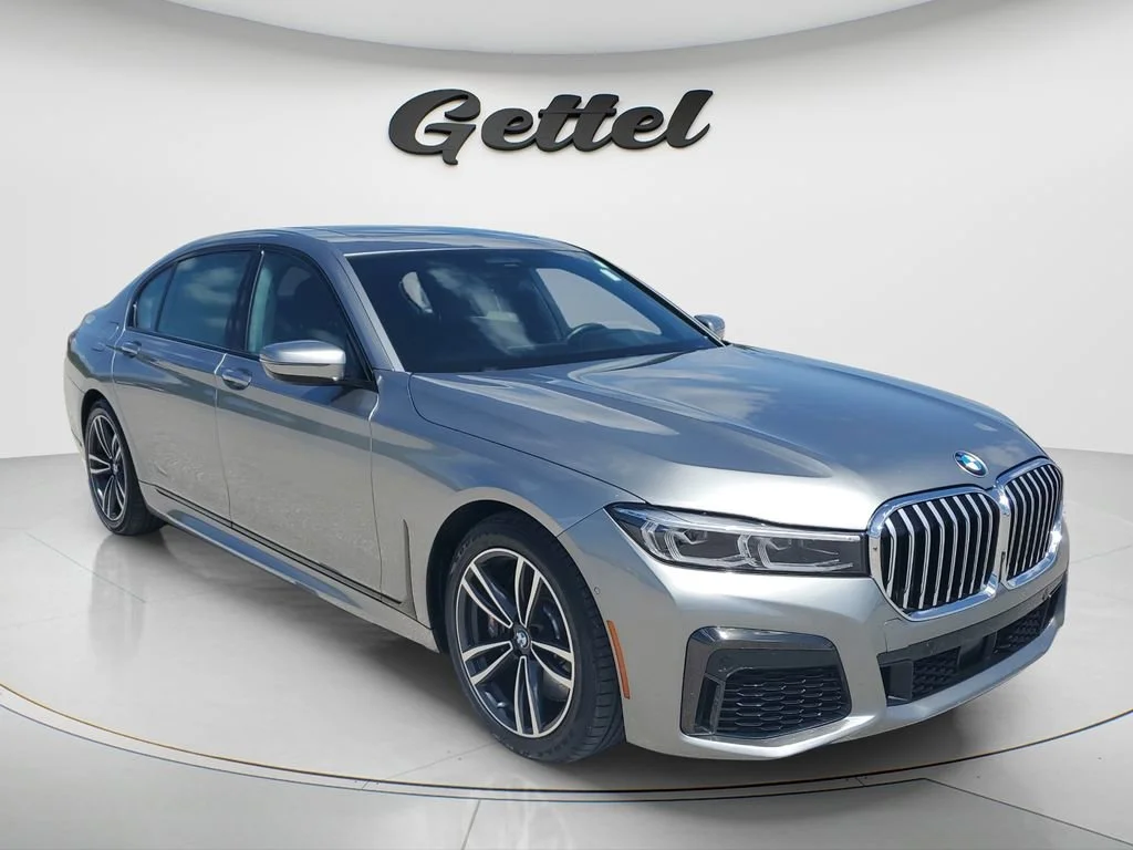 Used 2021 Gray BMW xDrive image 3
