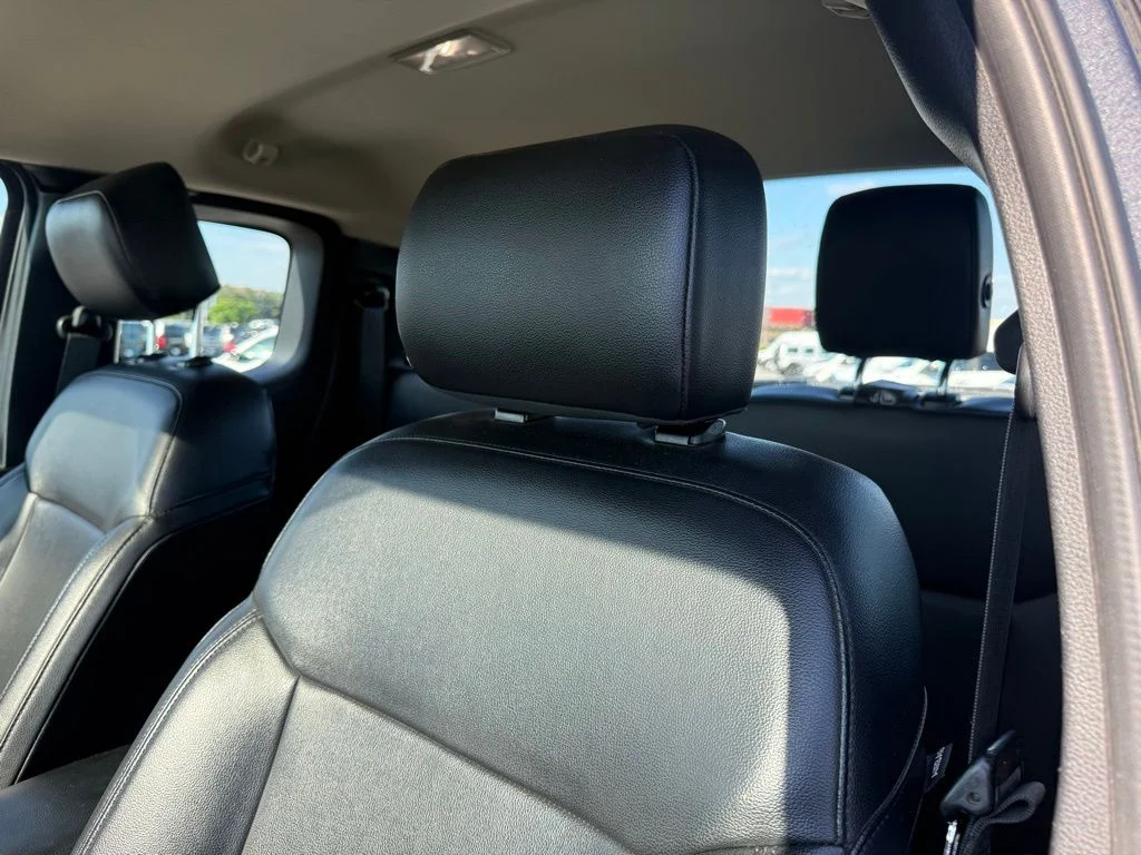 Used 2019 Gray Ford XL image 17