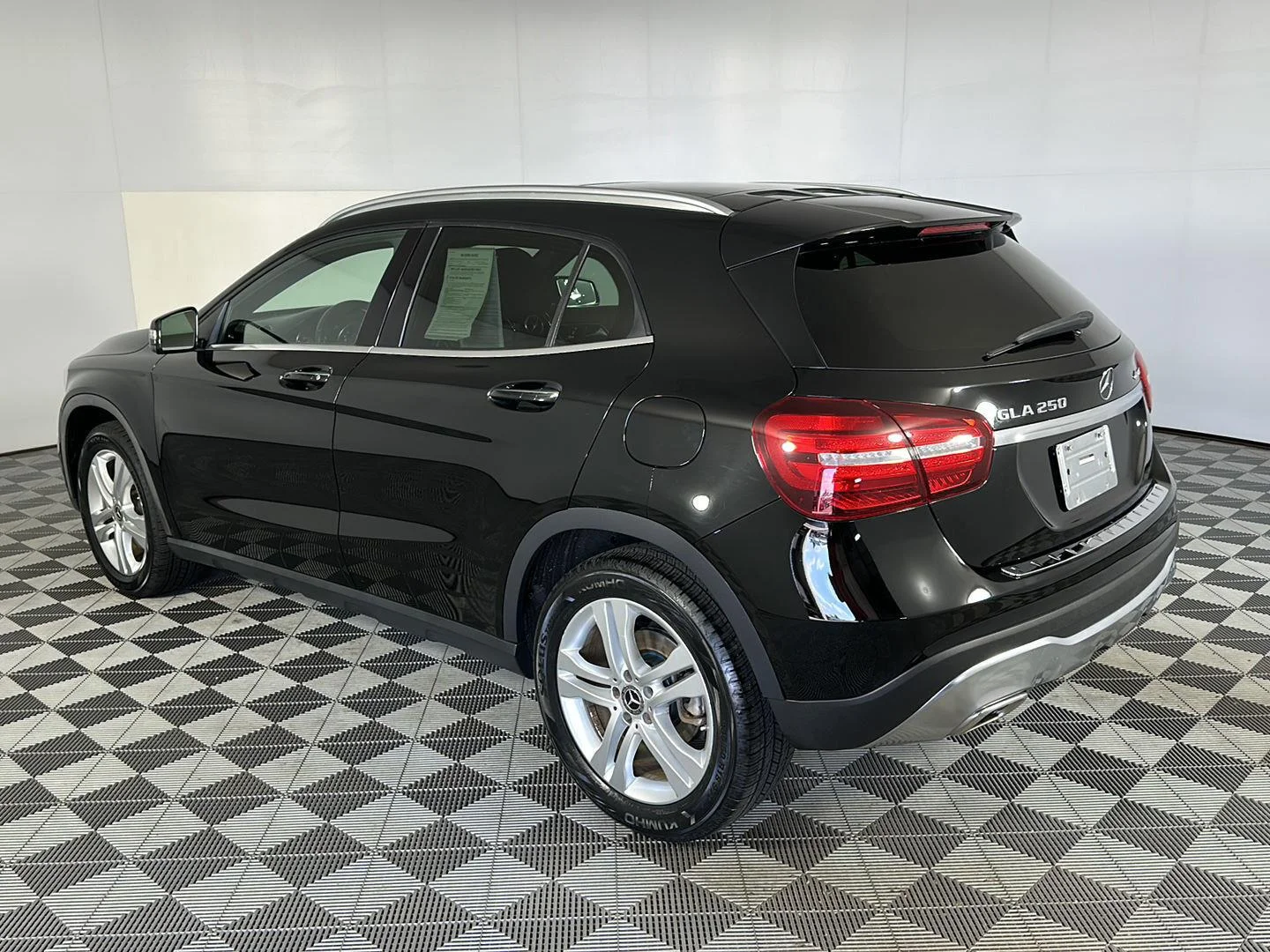 Used 2020 Cosmos Black Metallic Mercedes-Benz GLA 250 image 21