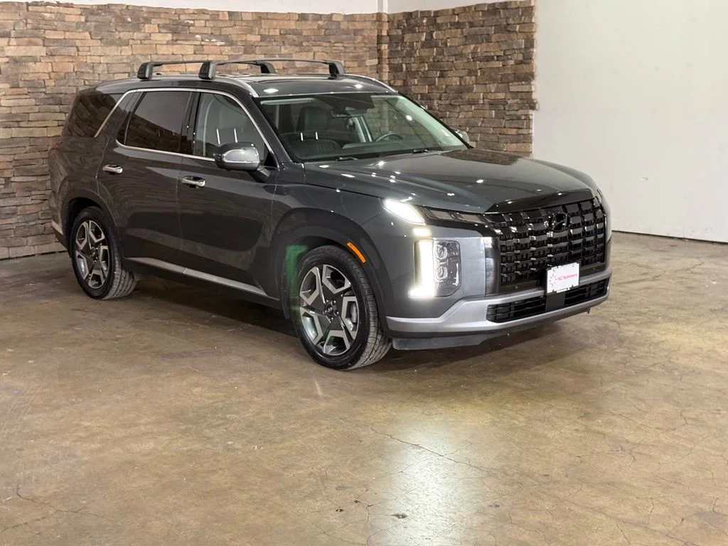 Used 2023 Graphite Hyundai Limited image 3