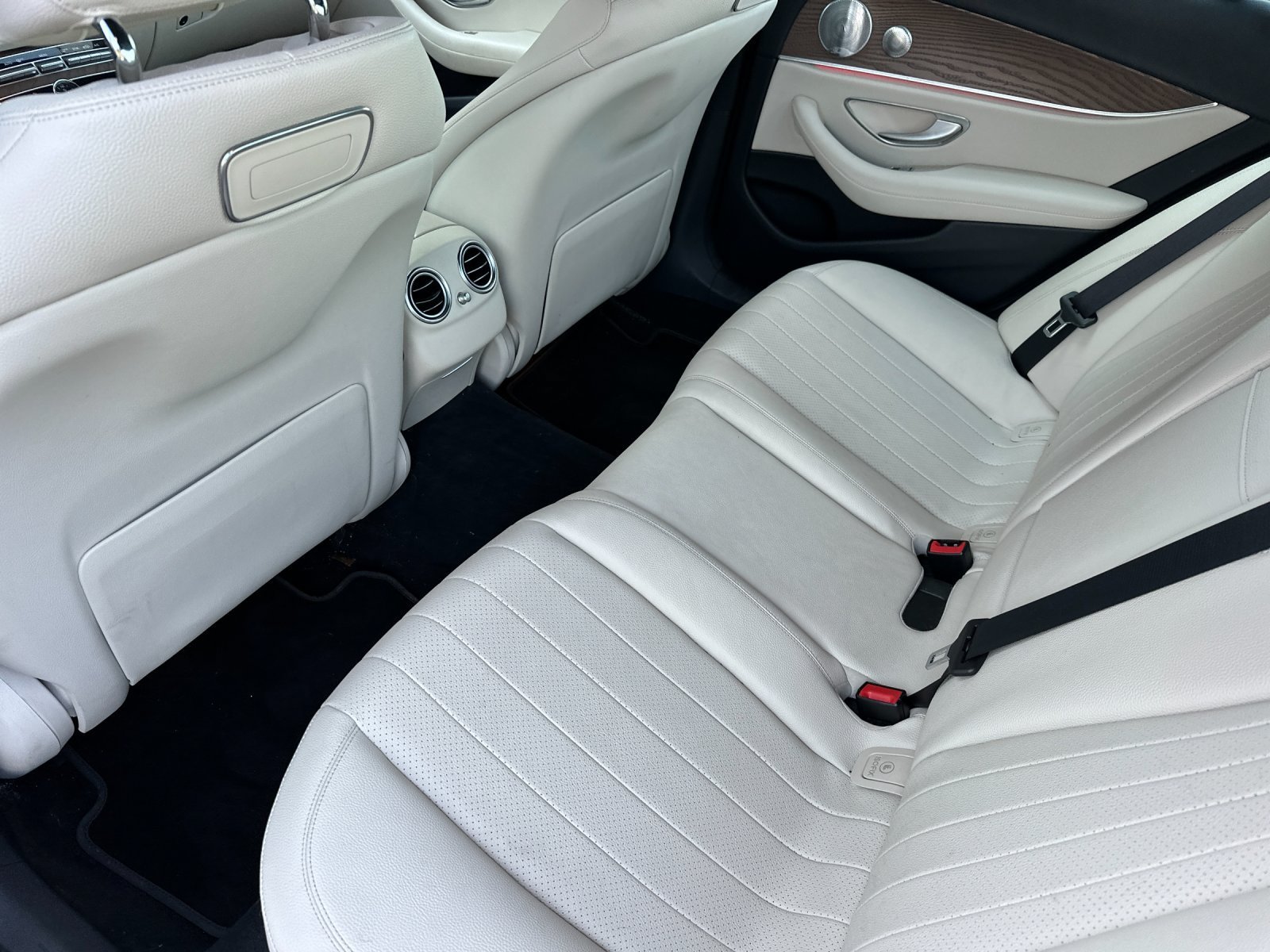 Used 2019  Mercedes-Benz E 300 image 12
